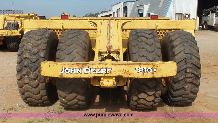 image for item K7016 2005 John Deere 1810E scraper