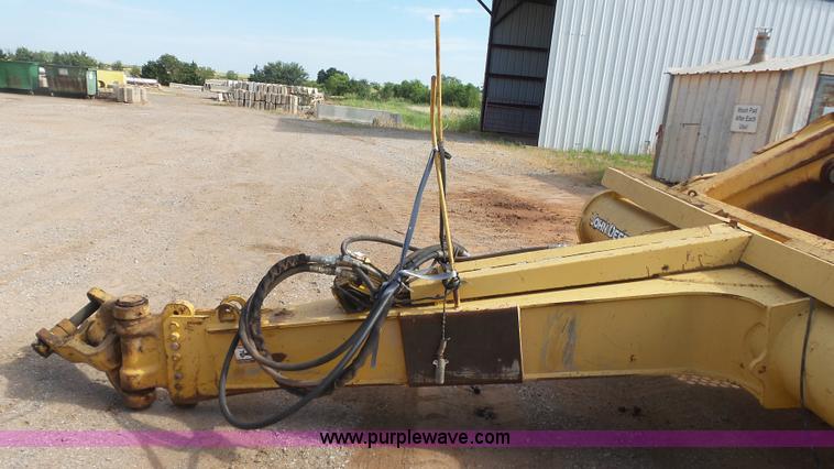 image for item K7016 2005 John Deere 1810E scraper