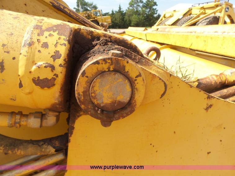 image for item K7016 2005 John Deere 1810E scraper