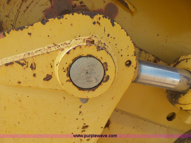 image for item K7016 2005 John Deere 1810E scraper