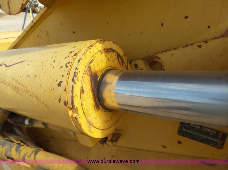 image for item K7016 2005 John Deere 1810E scraper