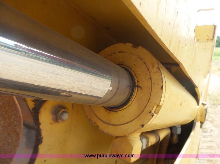 image for item K7016 2005 John Deere 1810E scraper