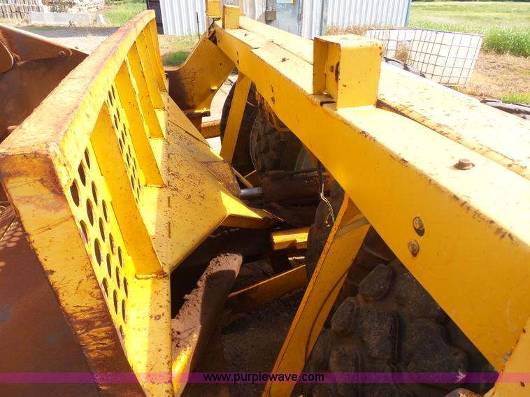 image for item K7016 2005 John Deere 1810E scraper