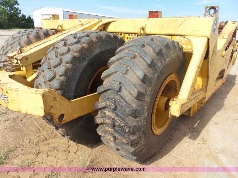 image for item K7016 2005 John Deere 1810E scraper