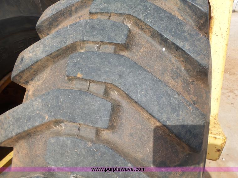 image for item K7016 2005 John Deere 1810E scraper