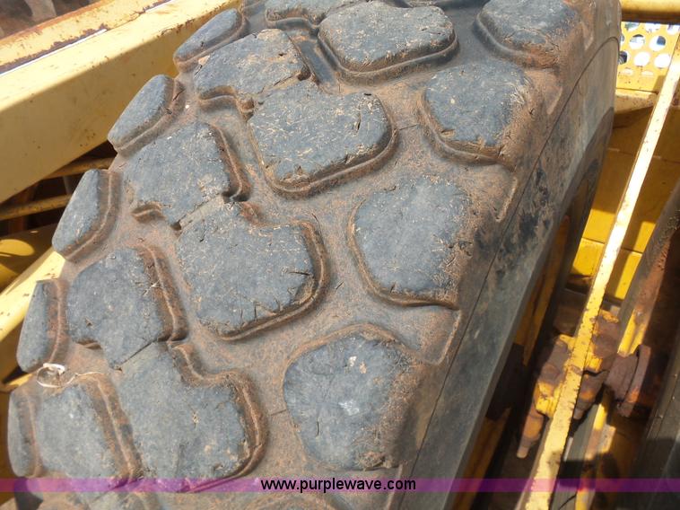 image for item K7016 2005 John Deere 1810E scraper