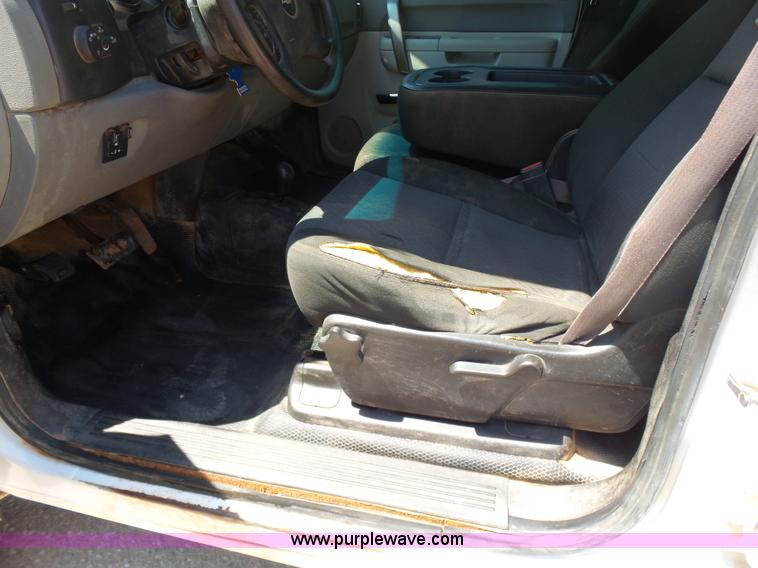 image for item K7022 2012 Chevrolet Silverado 2500HD LS Crew Cab pickup truck