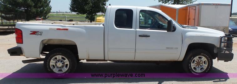 image for item K7023 2010 Chevrolet Silverado 2500HD LT Ext. Cab pickup truck