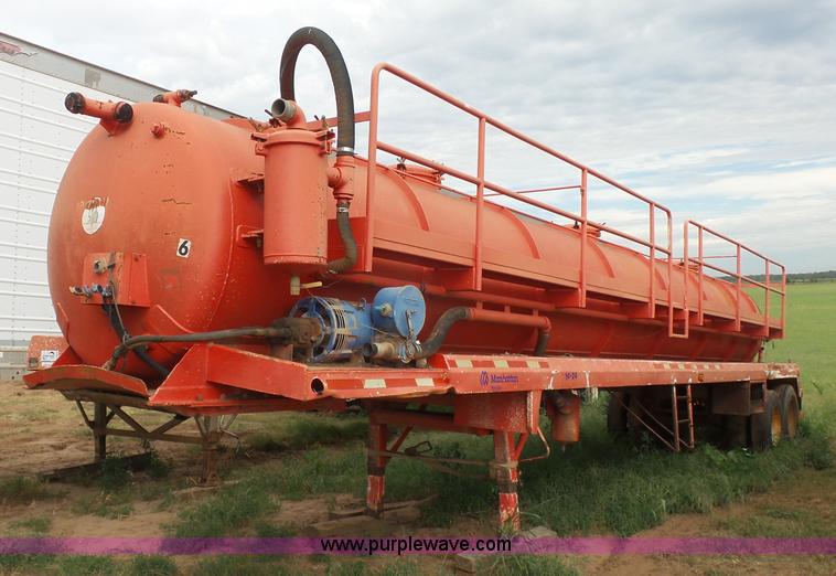 image for item K7024 2002 Dragon 6510GW vacuum trailer