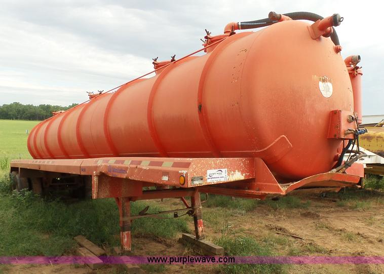 image for item K7024 2002 Dragon 6510GW vacuum trailer