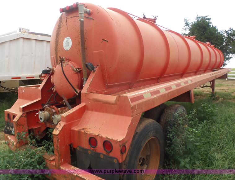 image for item K7024 2002 Dragon 6510GW vacuum trailer