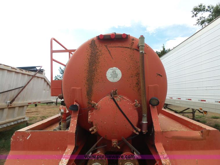 image for item K7024 2002 Dragon 6510GW vacuum trailer