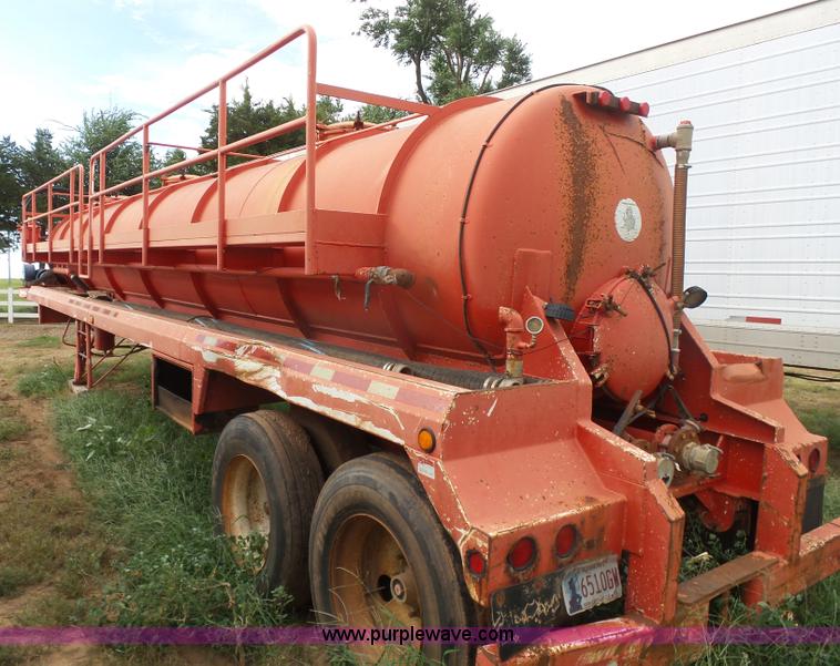 image for item K7024 2002 Dragon 6510GW vacuum trailer
