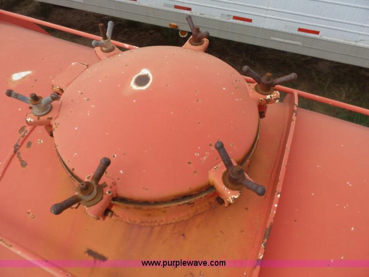 image for item K7024 2002 Dragon 6510GW vacuum trailer