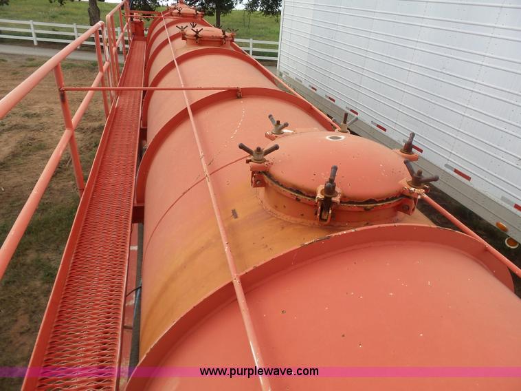 image for item K7024 2002 Dragon 6510GW vacuum trailer