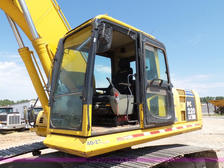 image for item K7030 2011 Komatsu PC220LC-8 excavator