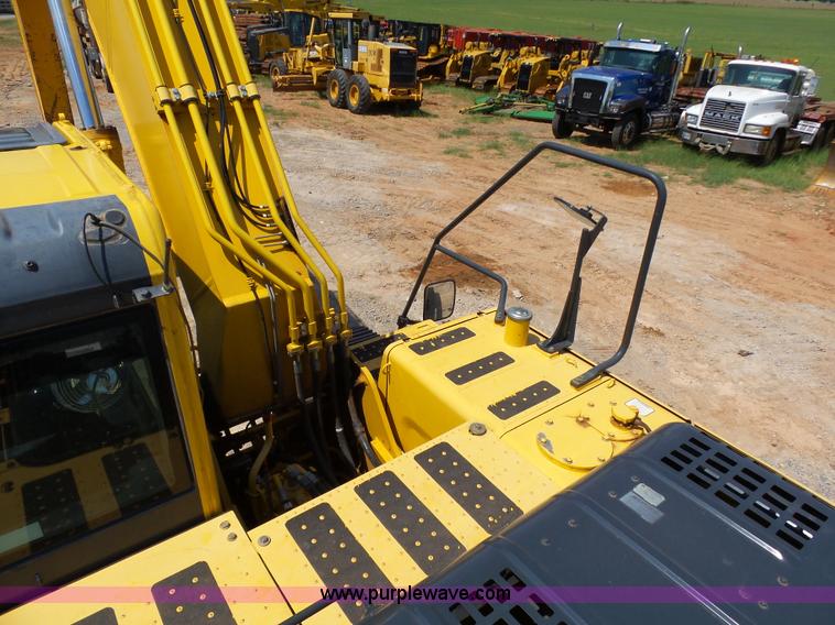 image for item K7030 2011 Komatsu PC220LC-8 excavator