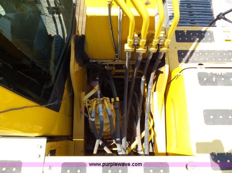 image for item K7030 2011 Komatsu PC220LC-8 excavator