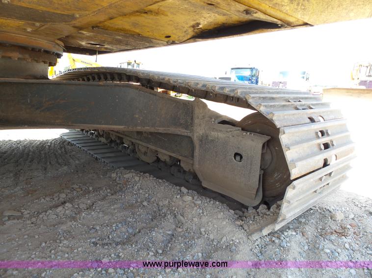 image for item K7030 2011 Komatsu PC220LC-8 excavator