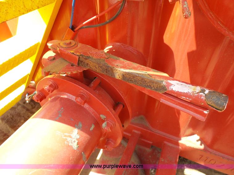 image for item K7037 2011 shop built frac tank trailer