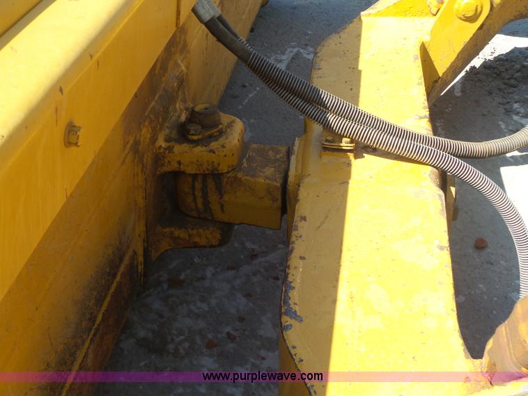 image for item K7038 2006 Caterpillar D6R XL Series III dozer