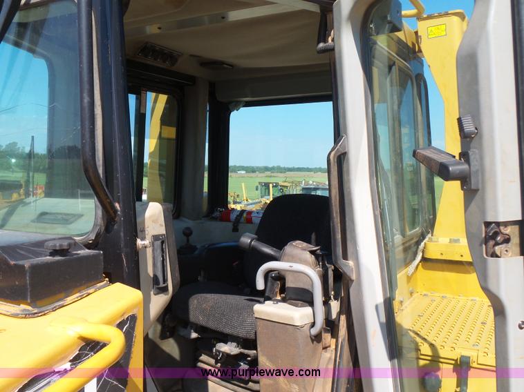 image for item K7040 2006 Caterpillar D6R Series III dozer