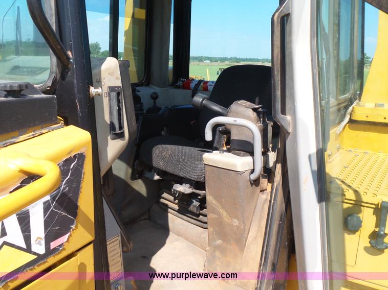 image for item K7040 2006 Caterpillar D6R Series III dozer