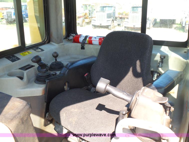 image for item K7040 2006 Caterpillar D6R Series III dozer