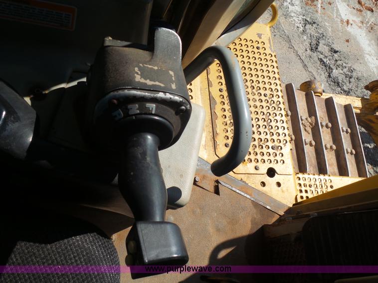 image for item K7040 2006 Caterpillar D6R Series III dozer