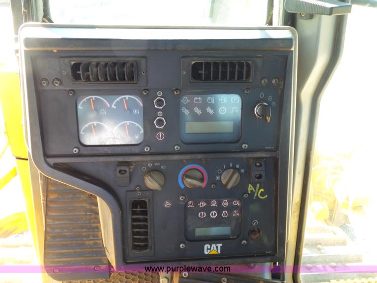 image for item K7040 2006 Caterpillar D6R Series III dozer