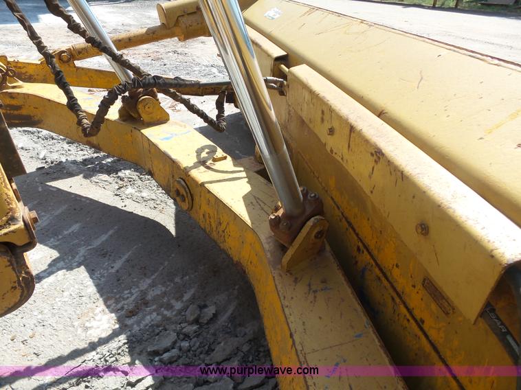 image for item K7040 2006 Caterpillar D6R Series III dozer