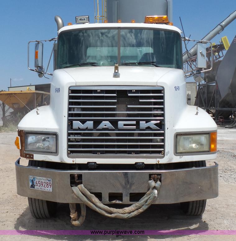 image for item K7043 1998 Mack CH613 Maxicruise semi truck