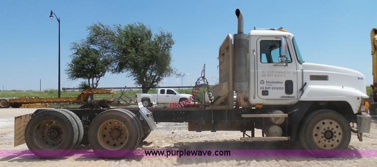 image for item K7043 1998 Mack CH613 Maxicruise semi truck