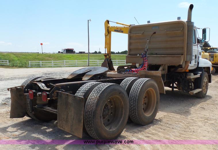 image for item K7043 1998 Mack CH613 Maxicruise semi truck