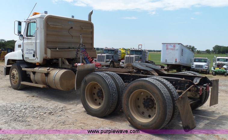 image for item K7043 1998 Mack CH613 Maxicruise semi truck