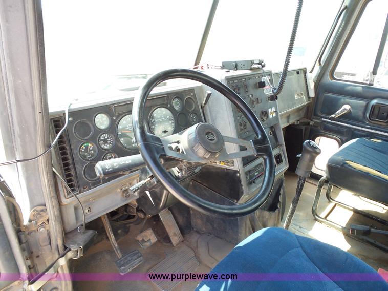 image for item K7043 1998 Mack CH613 Maxicruise semi truck