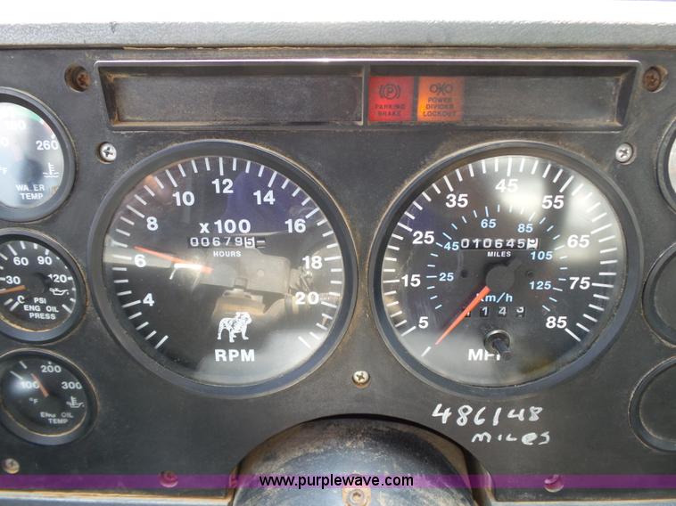 image for item K7043 1998 Mack CH613 Maxicruise semi truck