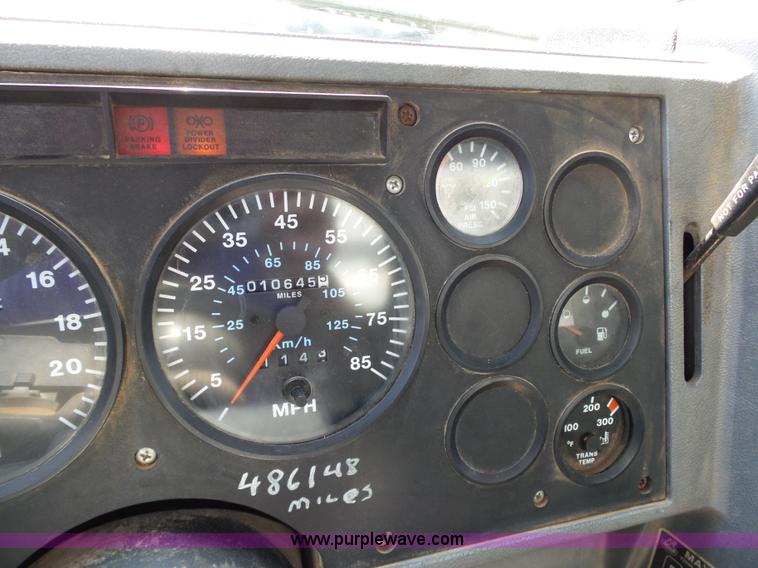 image for item K7043 1998 Mack CH613 Maxicruise semi truck