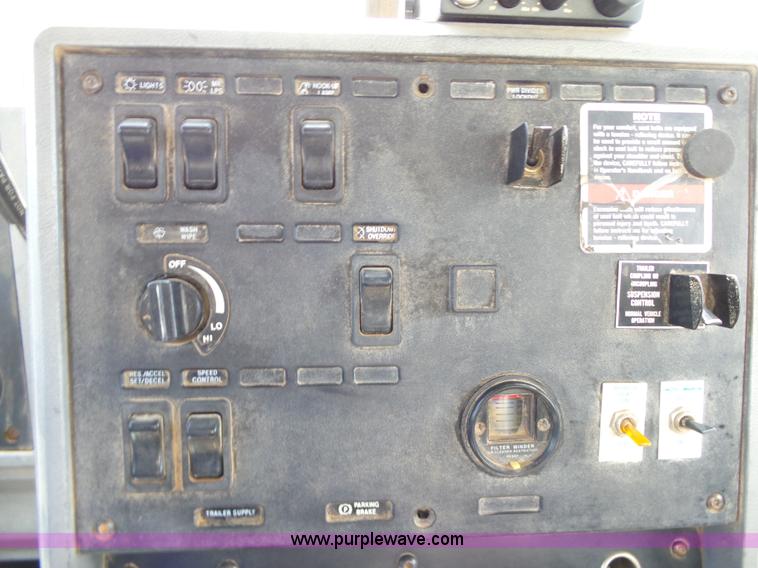 image for item K7043 1998 Mack CH613 Maxicruise semi truck