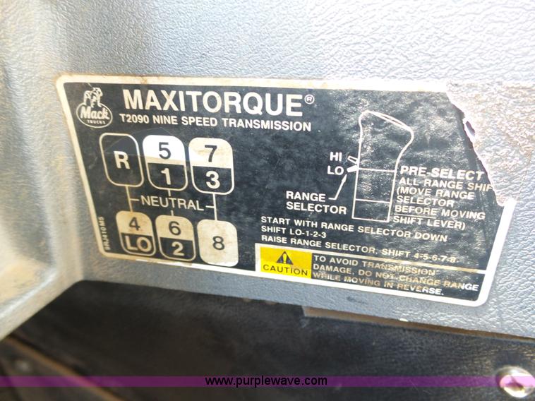 image for item K7043 1998 Mack CH613 Maxicruise semi truck