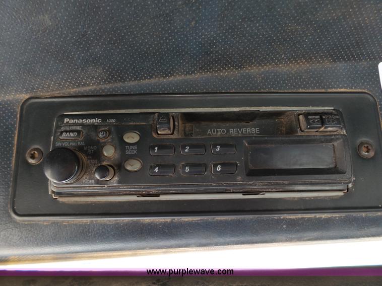 image for item K7043 1998 Mack CH613 Maxicruise semi truck