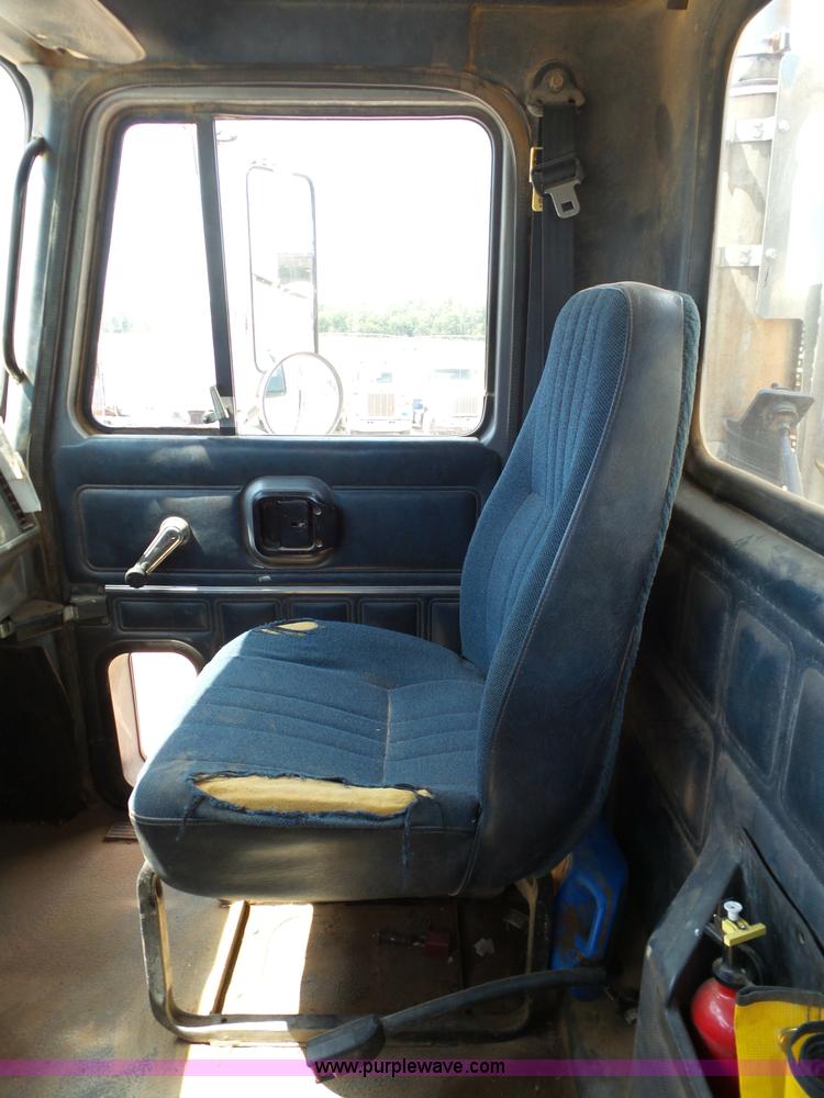 image for item K7043 1998 Mack CH613 Maxicruise semi truck