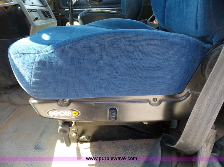 image for item K7043 1998 Mack CH613 Maxicruise semi truck