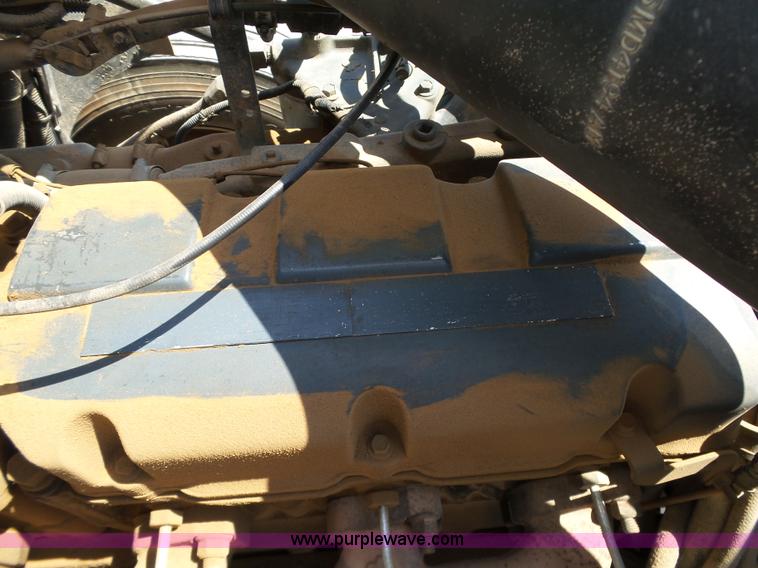 image for item K7043 1998 Mack CH613 Maxicruise semi truck