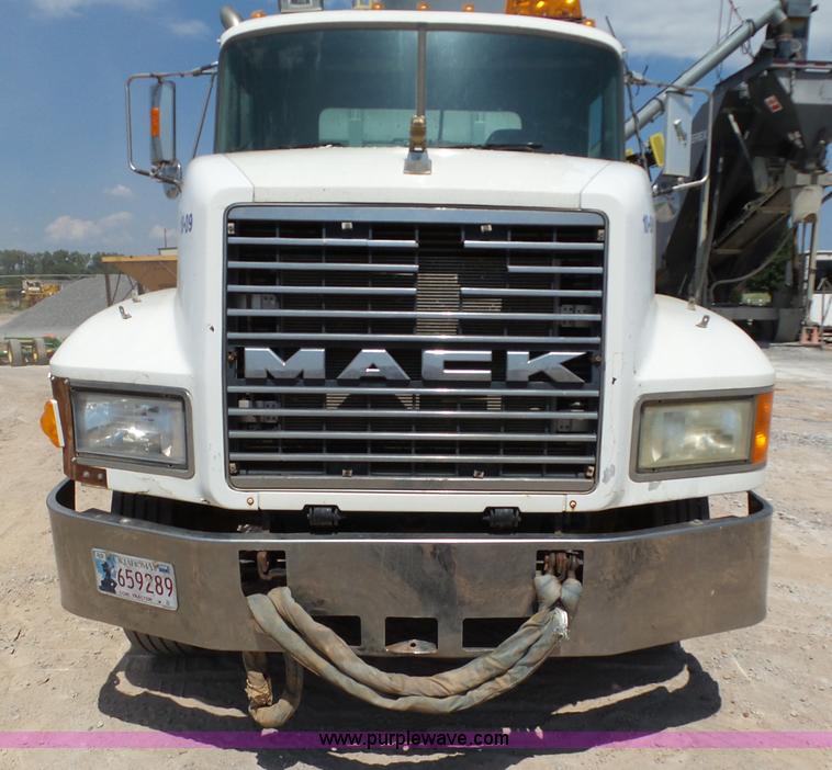 image for item K7043 1998 Mack CH613 Maxicruise semi truck