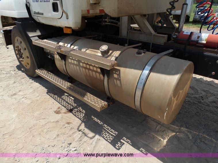 image for item K7043 1998 Mack CH613 Maxicruise semi truck