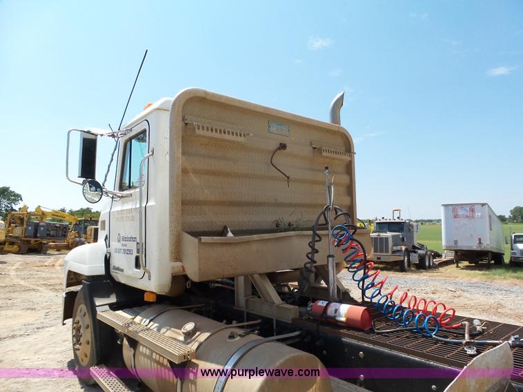 image for item K7043 1998 Mack CH613 Maxicruise semi truck