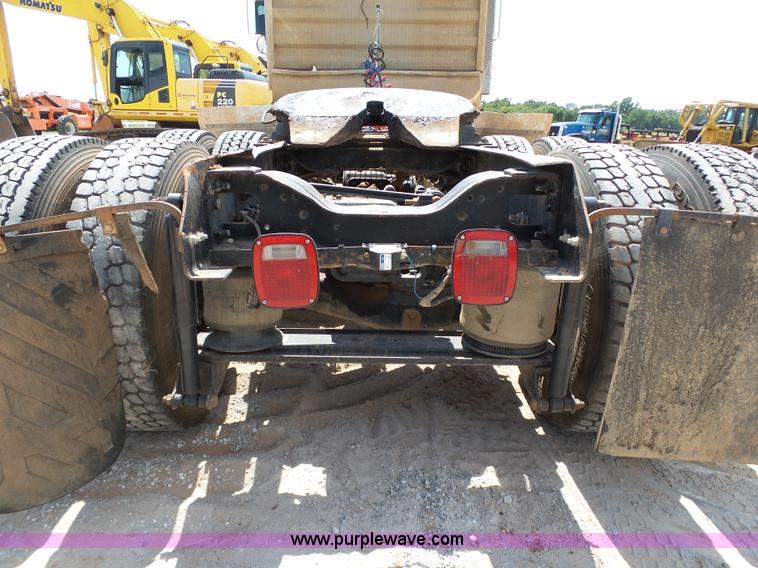 image for item K7043 1998 Mack CH613 Maxicruise semi truck