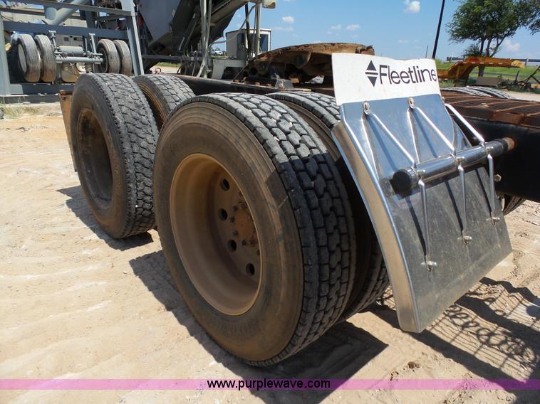 image for item K7043 1998 Mack CH613 Maxicruise semi truck