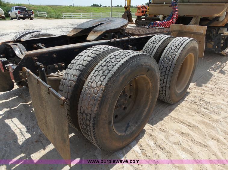 image for item K7043 1998 Mack CH613 Maxicruise semi truck